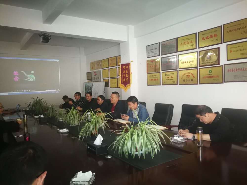 云南省工信厅党组副书记副厅长康文祥一行到公司参观指导